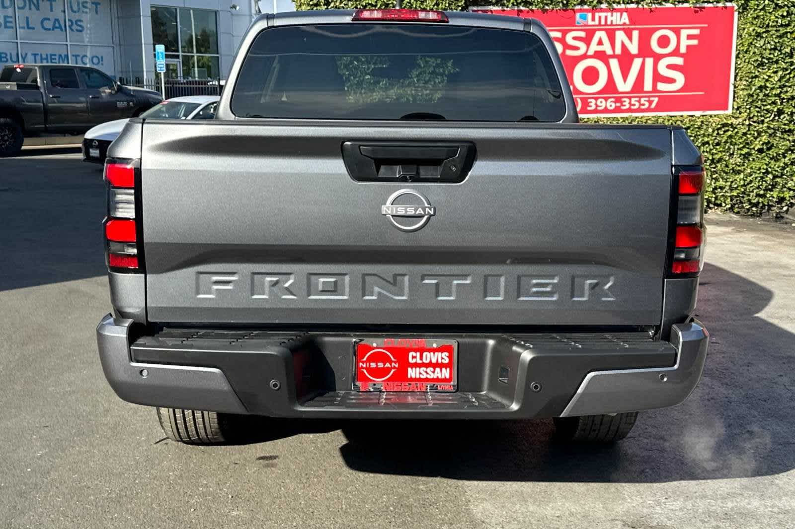 2025 Nissan Frontier SV Crew Cab 4x2 8