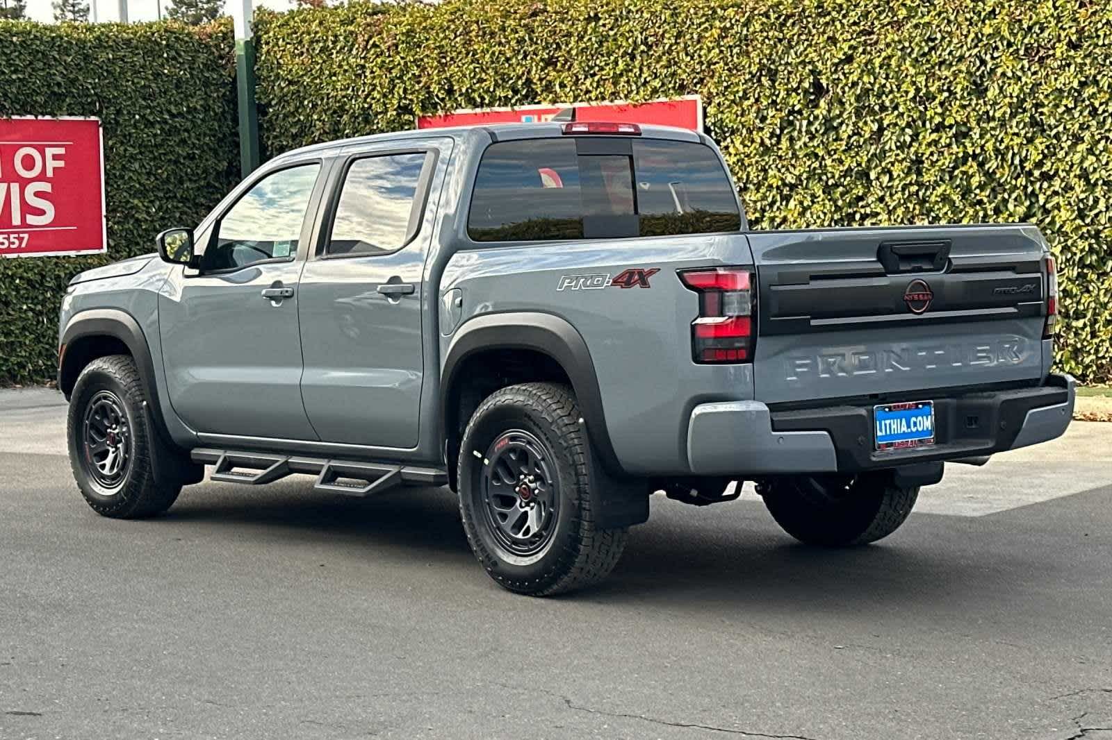 2025 Nissan Frontier PRO-4X Crew Cab 4x4 7