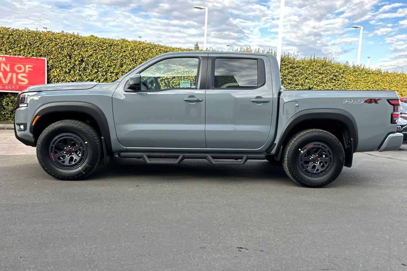 2025 Nissan Frontier PRO-4X Crew Cab 4x4 6