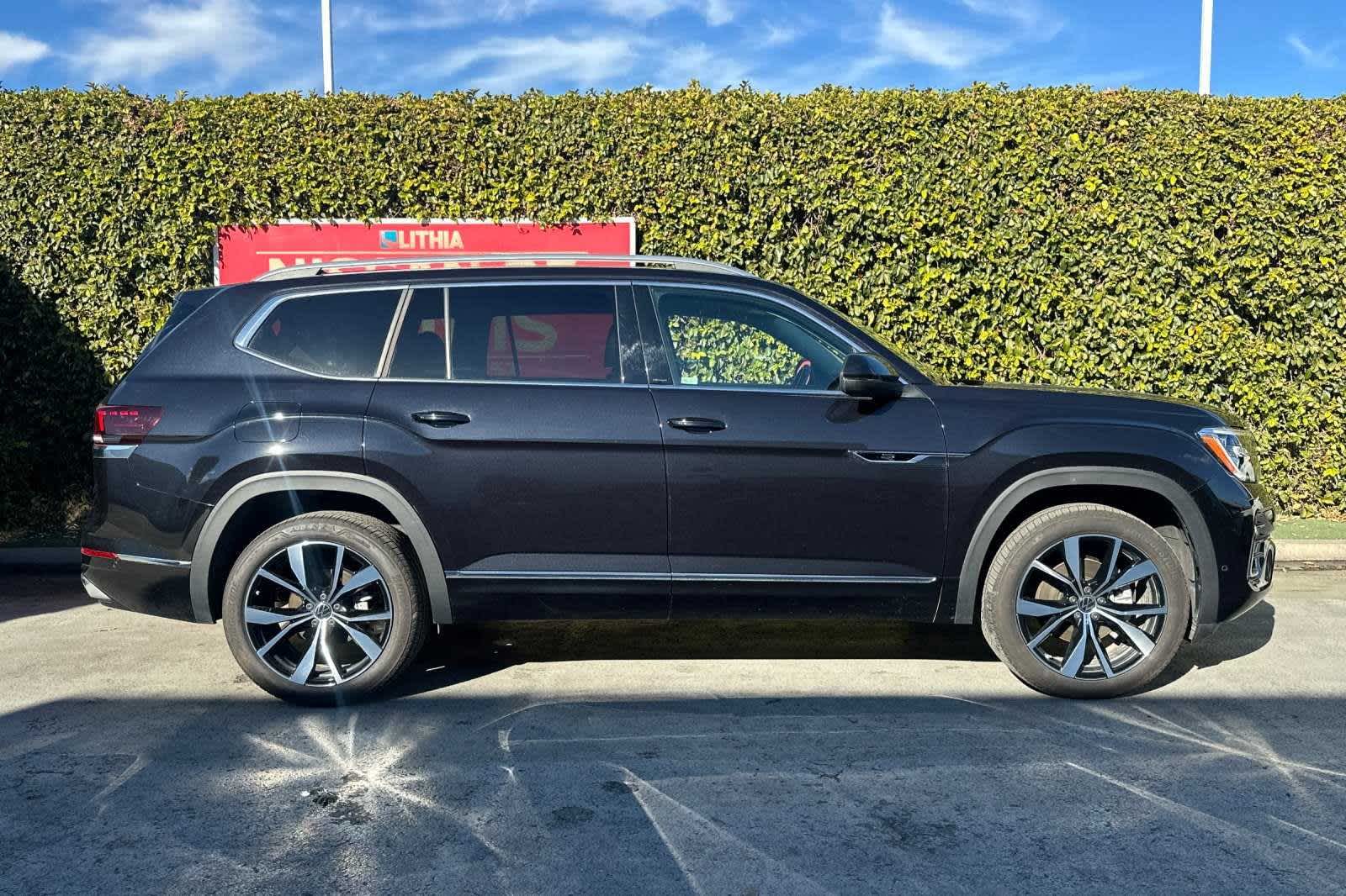 2024 Volkswagen Atlas 2.0T SEL Premium R-Line 9