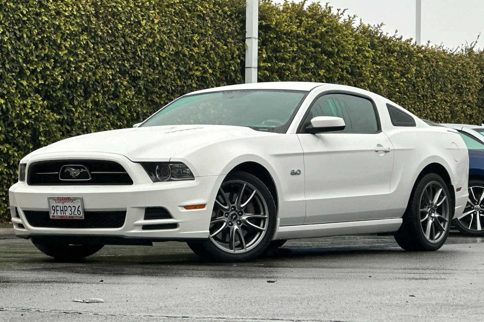 2013 Ford Mustang GT Premium 2