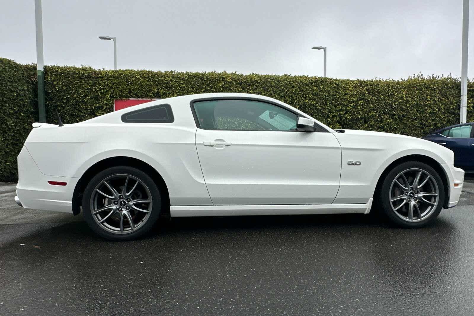 2013 Ford Mustang GT Premium 10