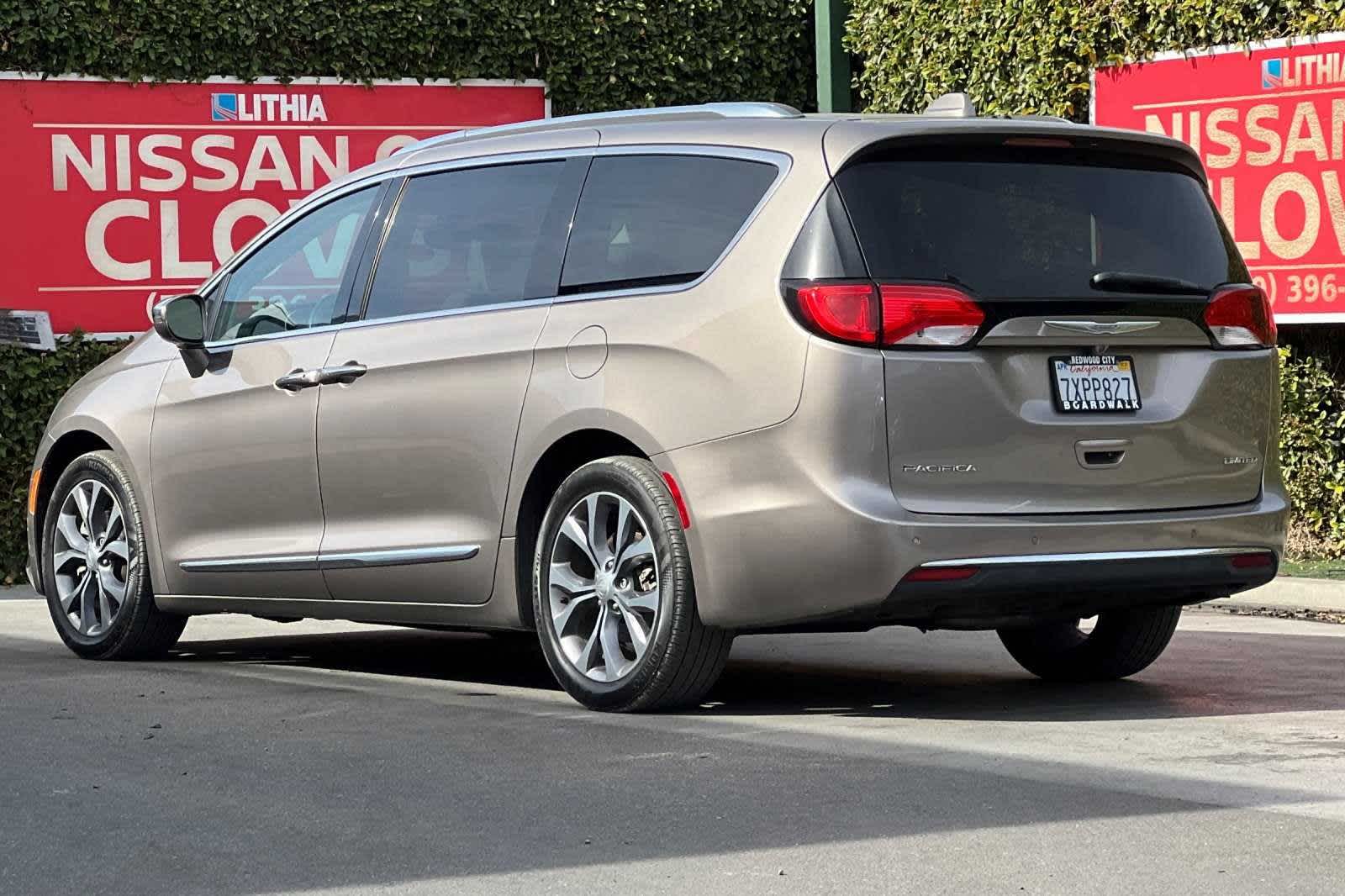 2017 Chrysler Pacifica Limited 7