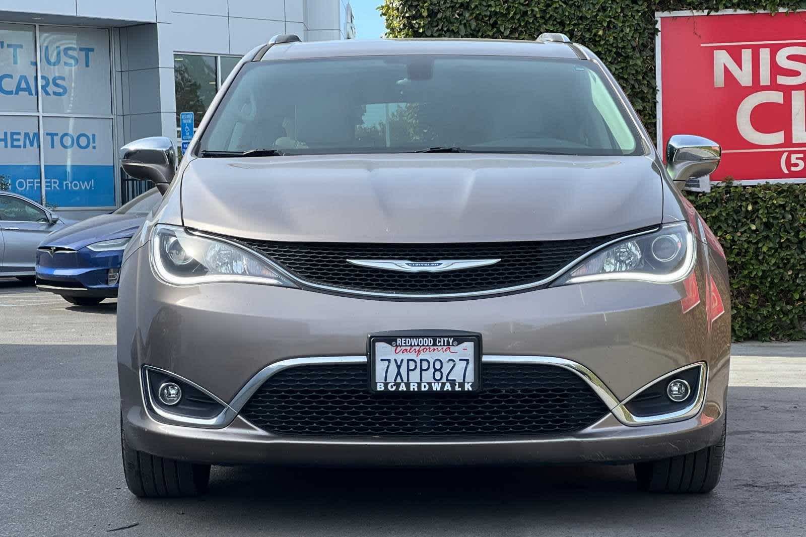 2017 Chrysler Pacifica Limited 11