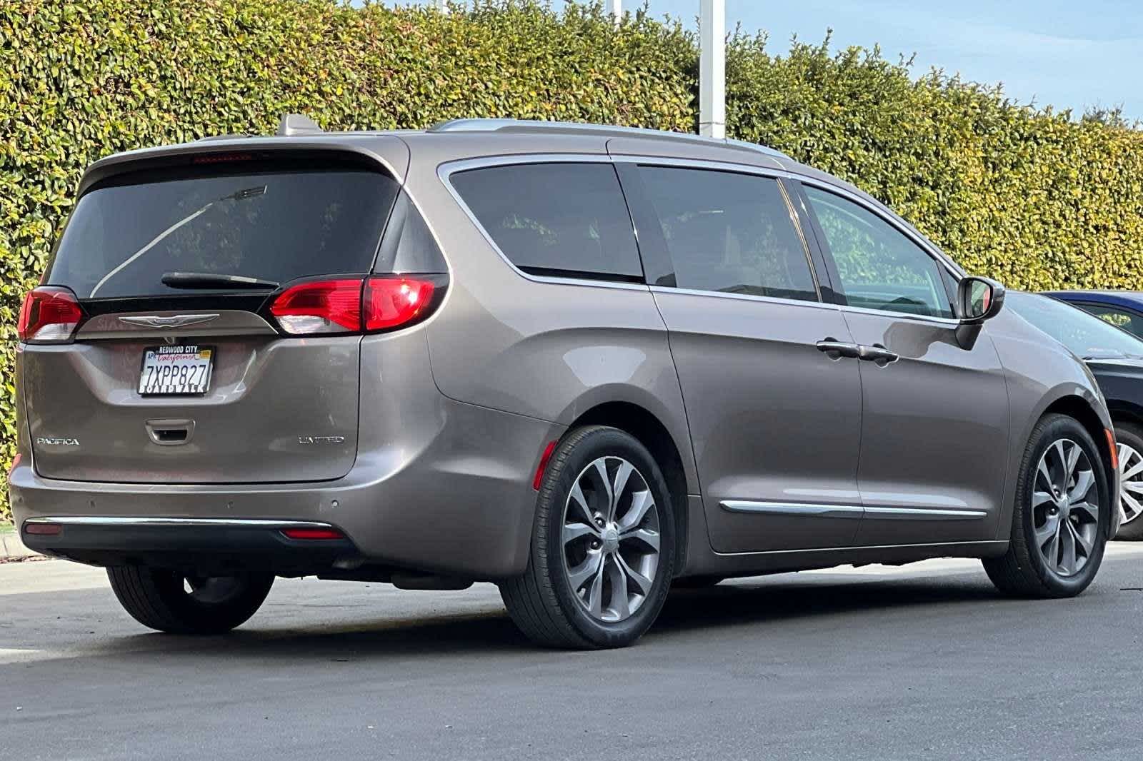 2017 Chrysler Pacifica Limited 3