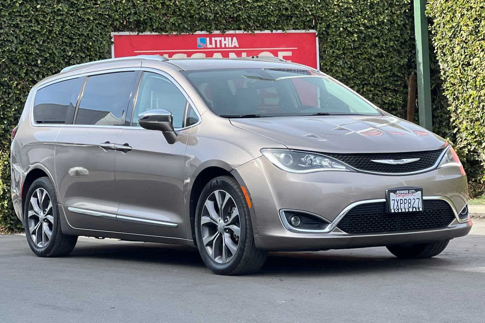 2017 Chrysler Pacifica Limited 10