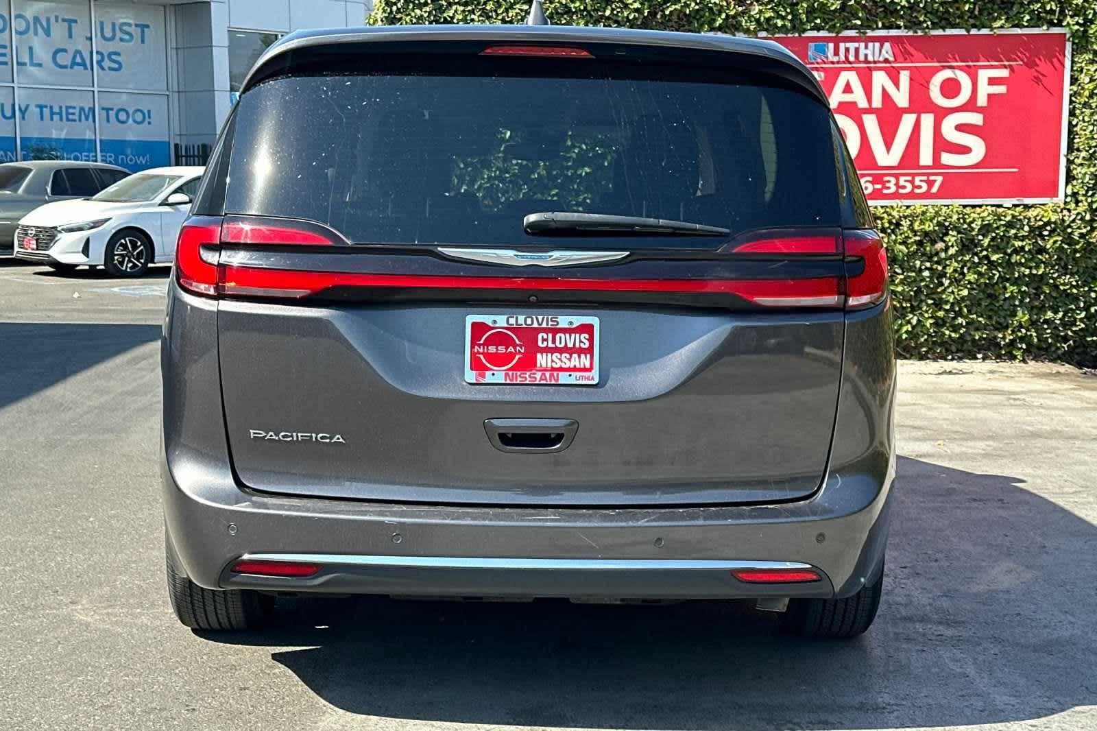 2022 Chrysler Pacifica Hybrid Touring L 8