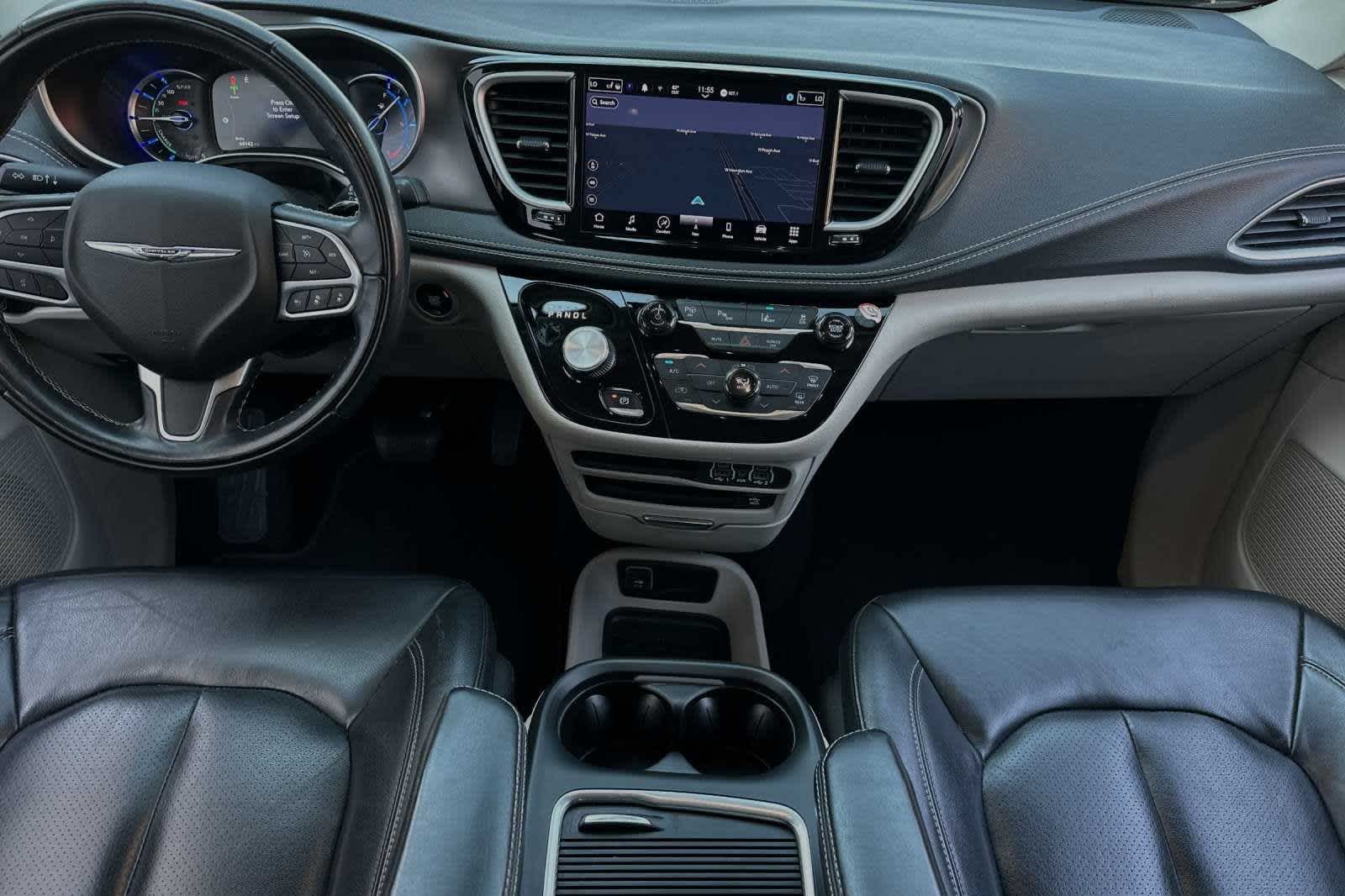 2022 Chrysler Pacifica Hybrid Touring L 4