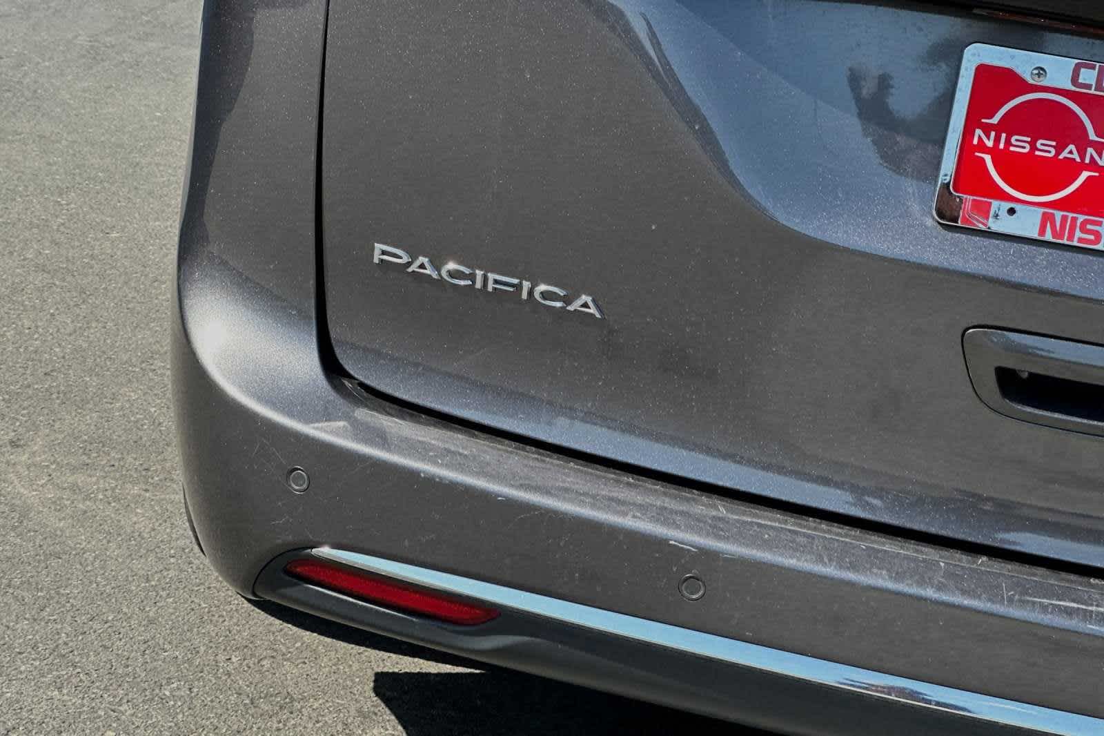 2022 Chrysler Pacifica Hybrid Touring L 13