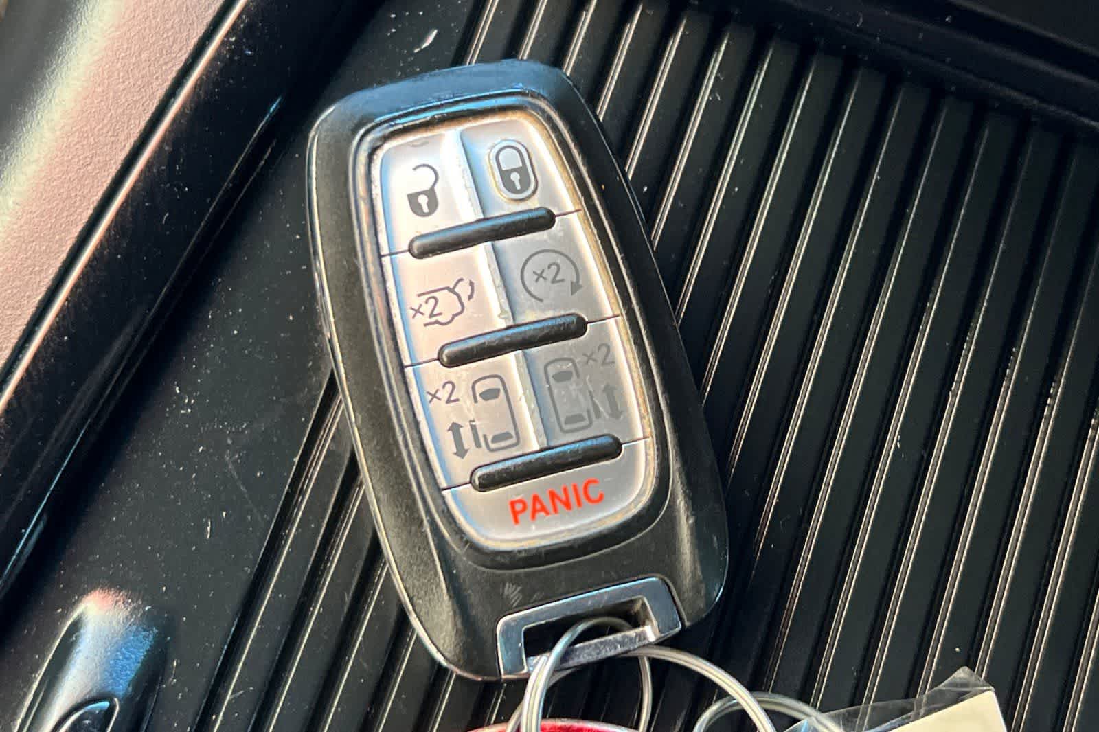 2022 Chrysler Pacifica Hybrid Touring L - Photo 26