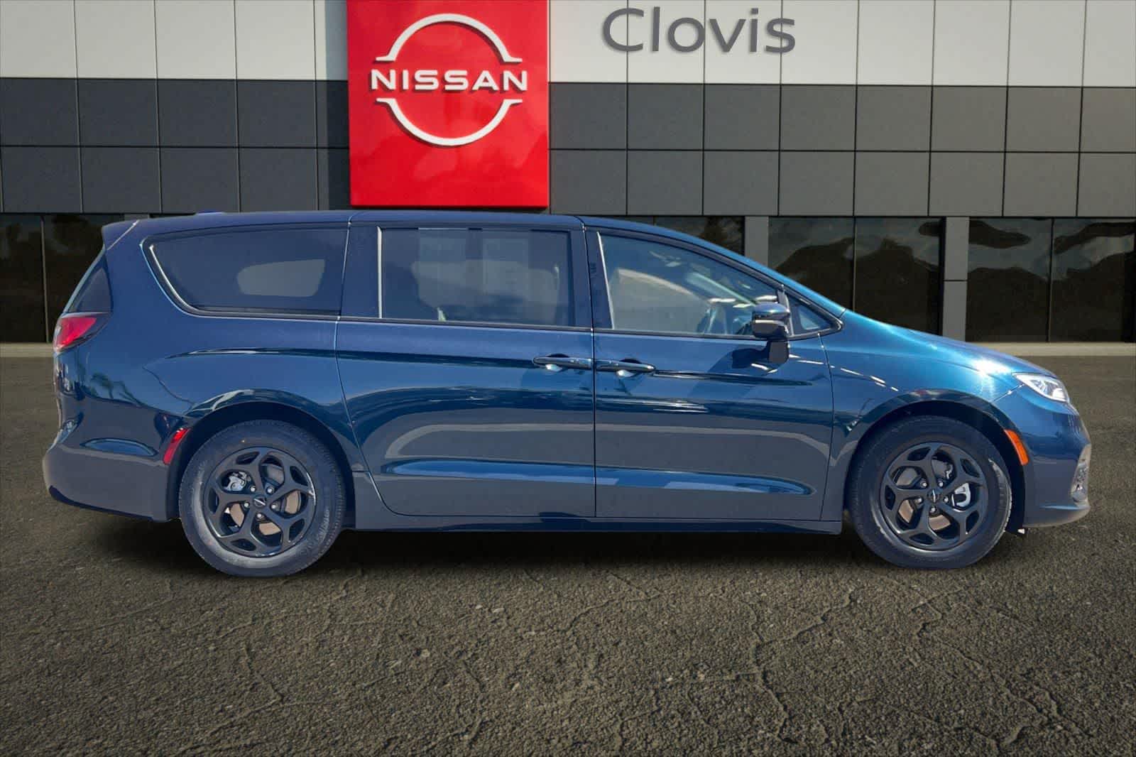 2022 Chrysler Pacifica Hybrid Touring L - Photo 9