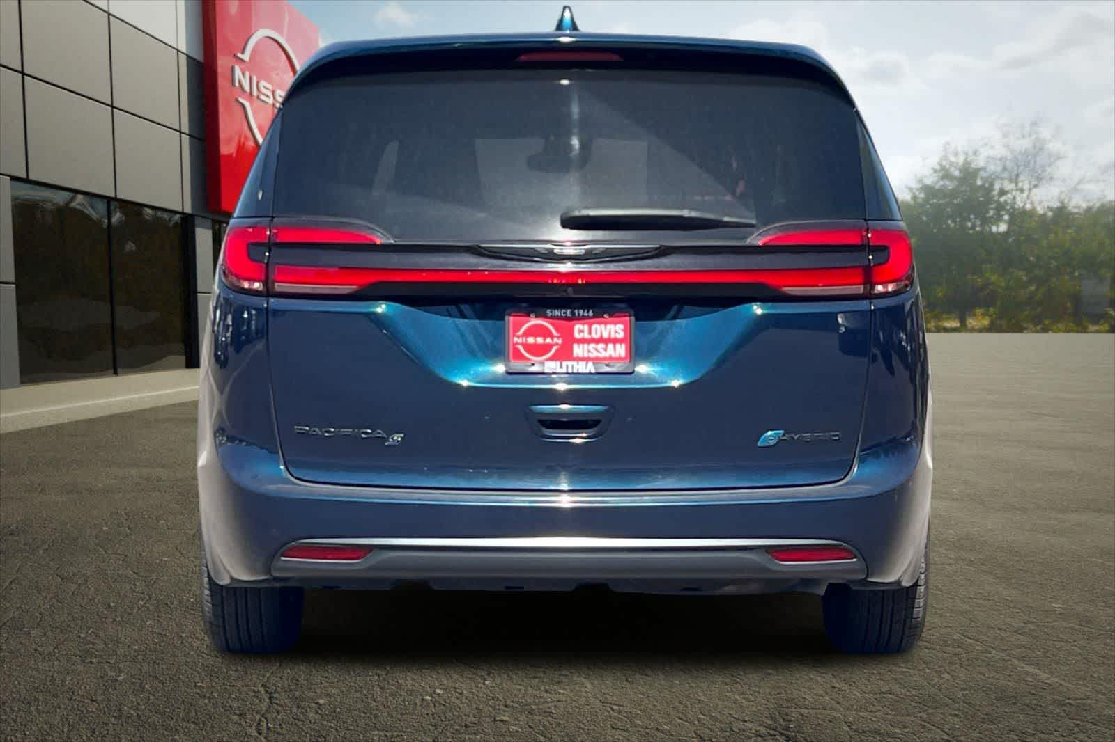 2022 Chrysler Pacifica Hybrid Touring L - Photo 8