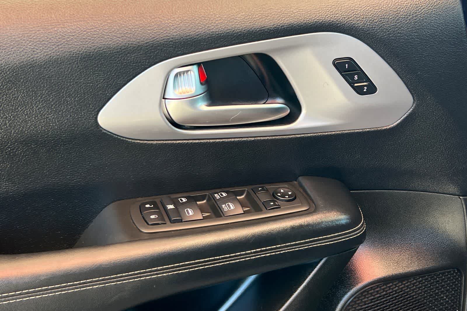 2022 Chrysler Pacifica Hybrid Touring L - Photo 13