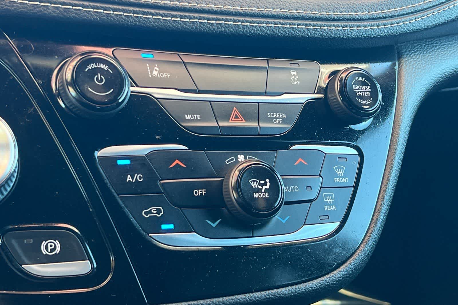 2022 Chrysler Pacifica Hybrid Touring L - Photo 24