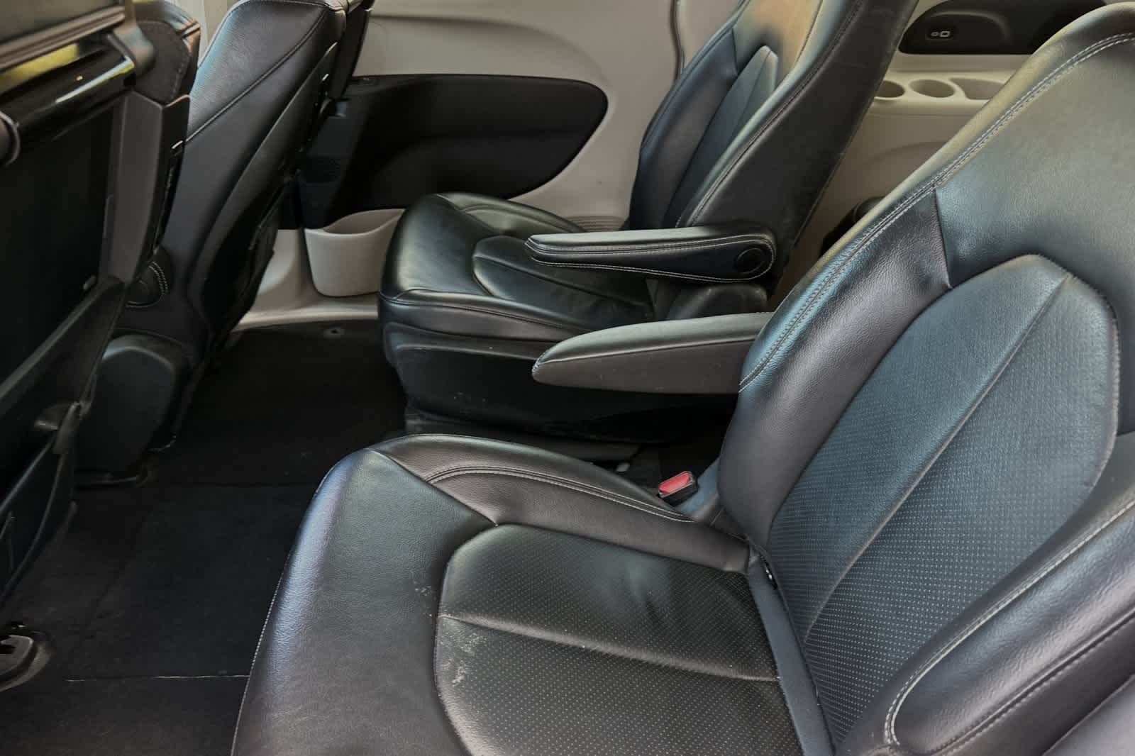 2022 Chrysler Pacifica Hybrid Touring L 5