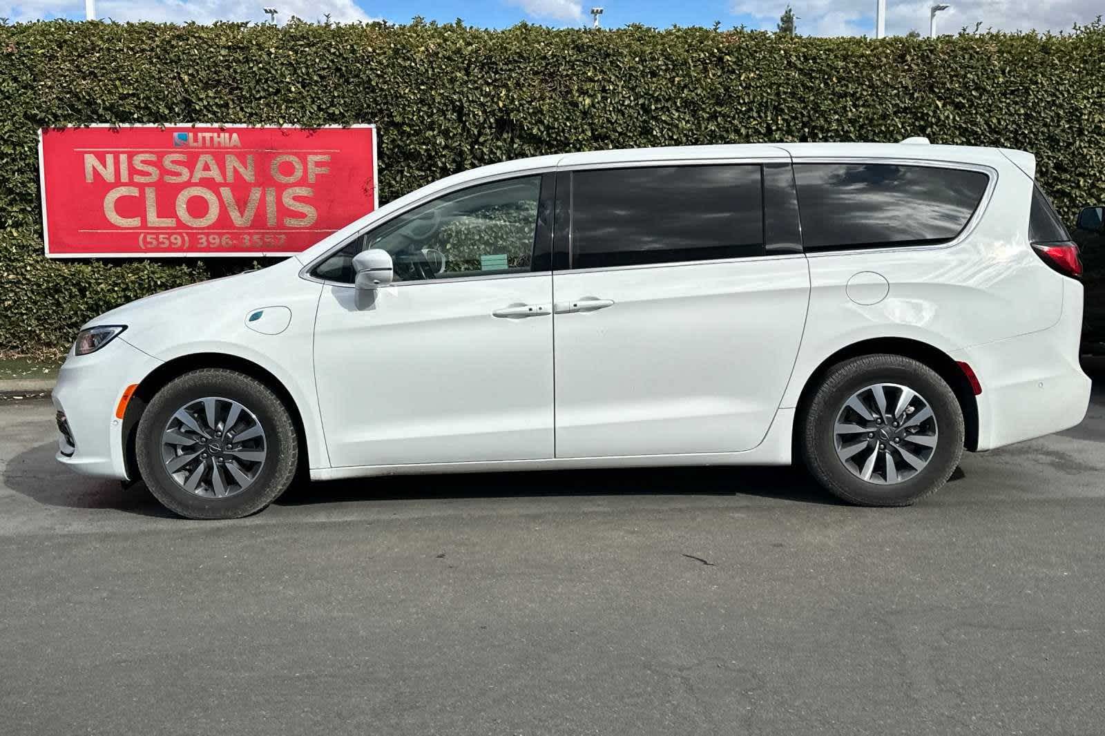 2022 Chrysler Pacifica Hybrid Touring L 6