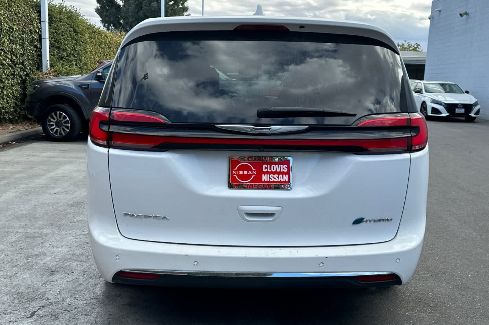 2022 Chrysler Pacifica Hybrid Touring L 8