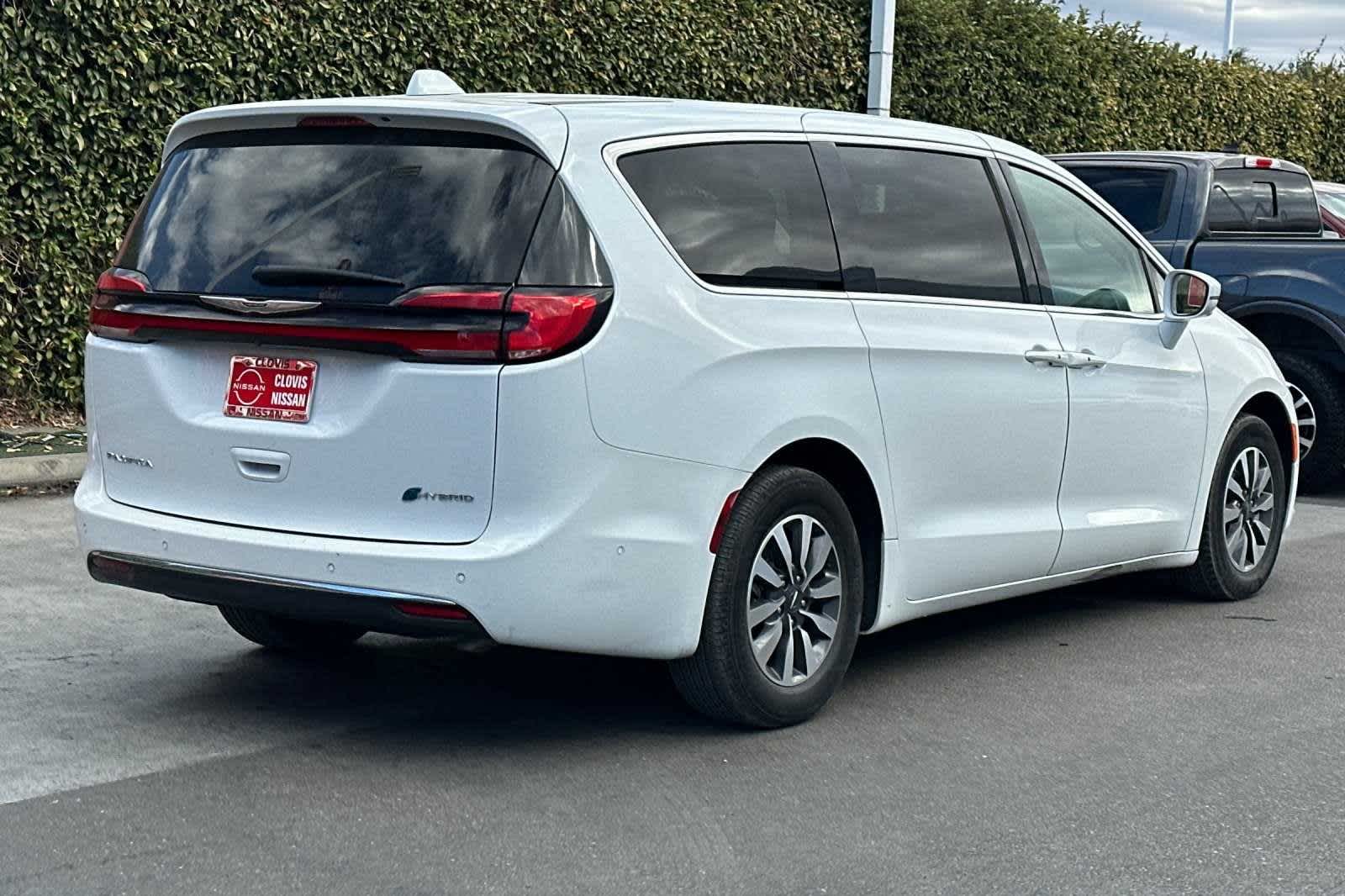 2022 Chrysler Pacifica Hybrid Touring L 3