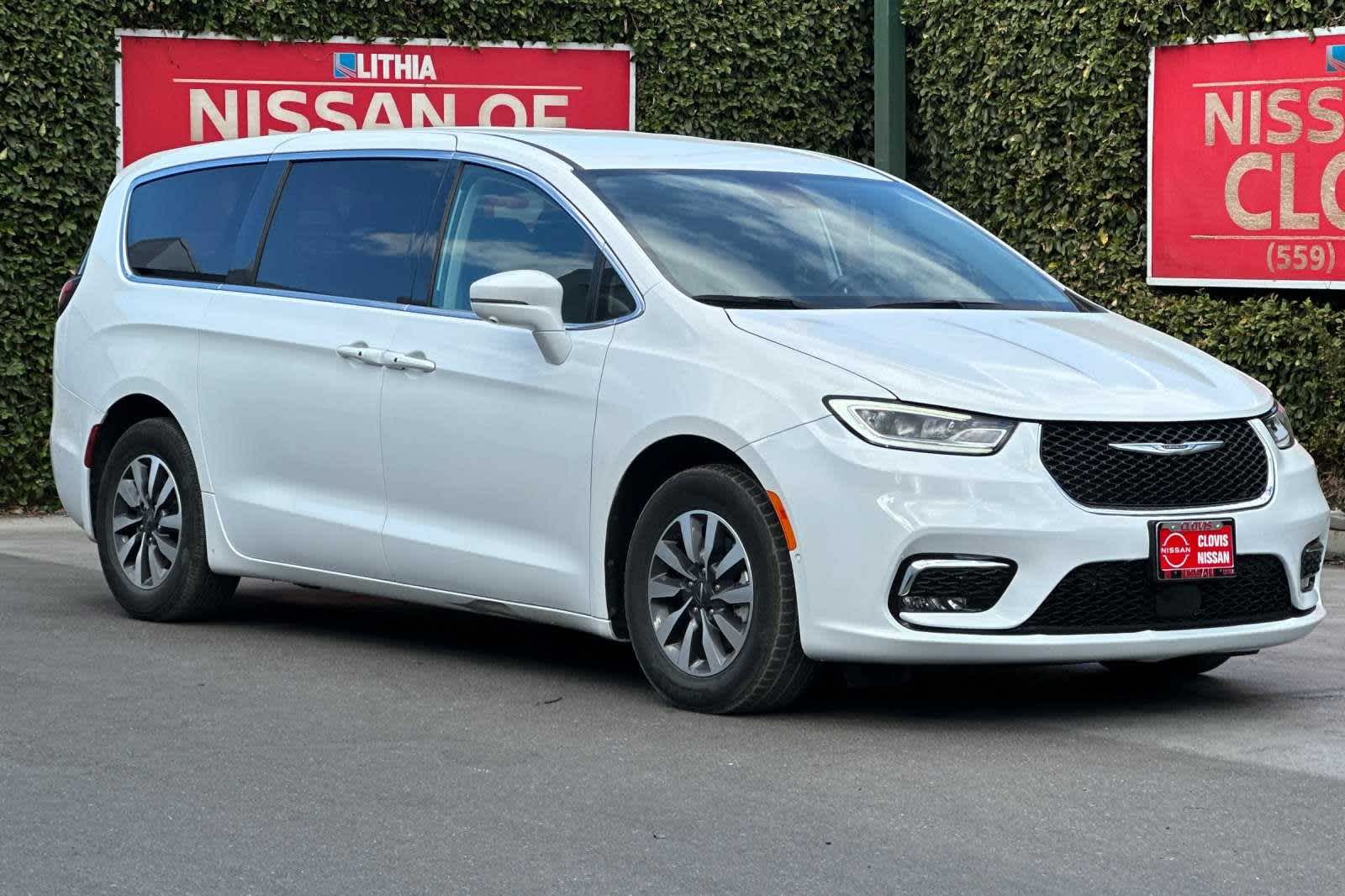 2022 Chrysler Pacifica Hybrid Touring L 10