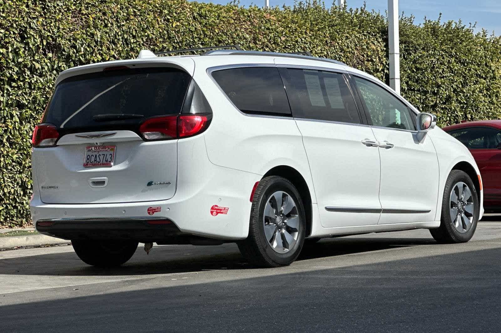 2018 Chrysler Pacifica Hybrid Limited 3