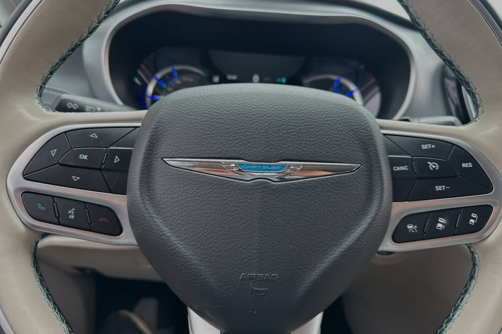 2018 Chrysler Pacifica Hybrid Limited 24