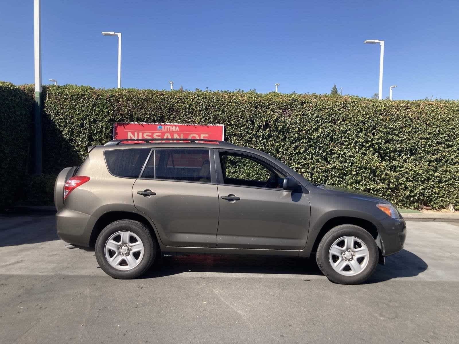 2011 Toyota RAV4 BASE 8