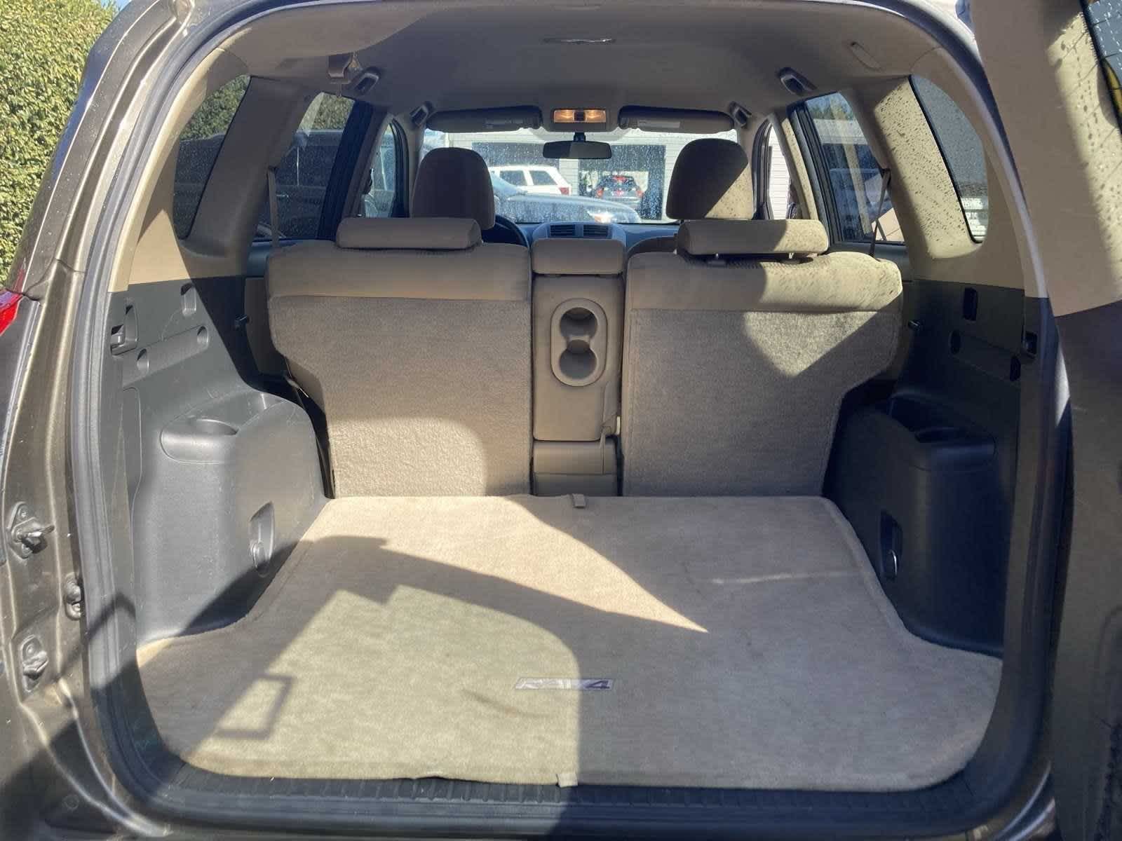 2011 Toyota RAV4 BASE 29