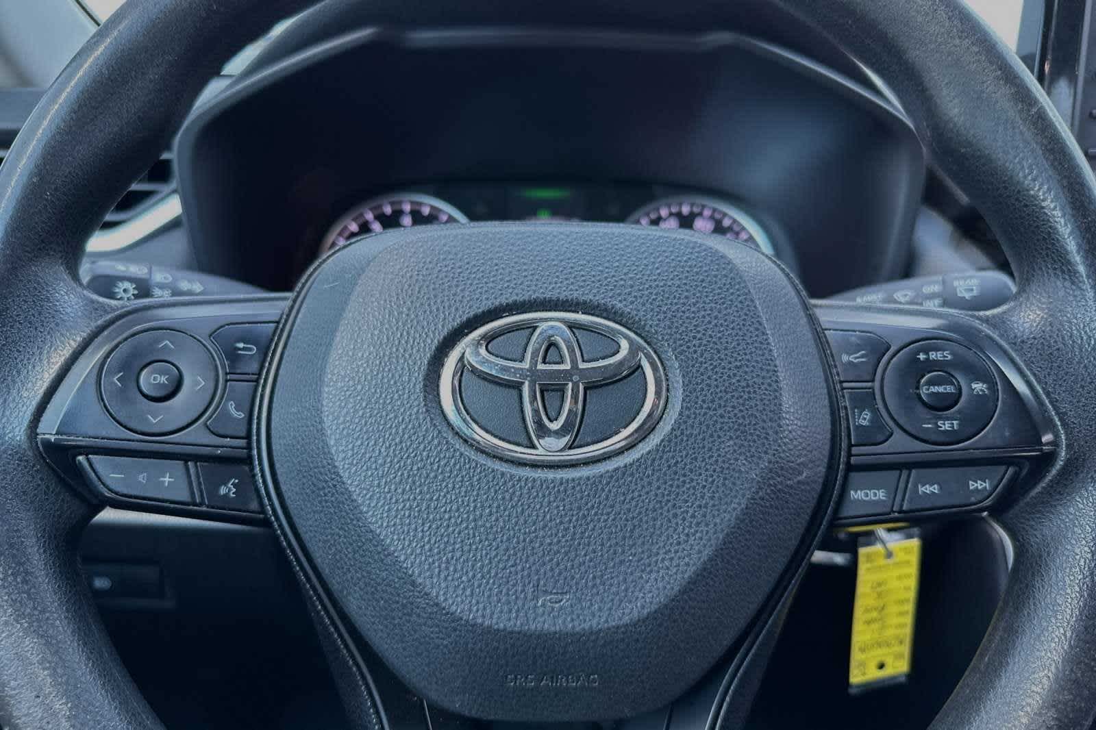 2021 Toyota RAV4 LE 24