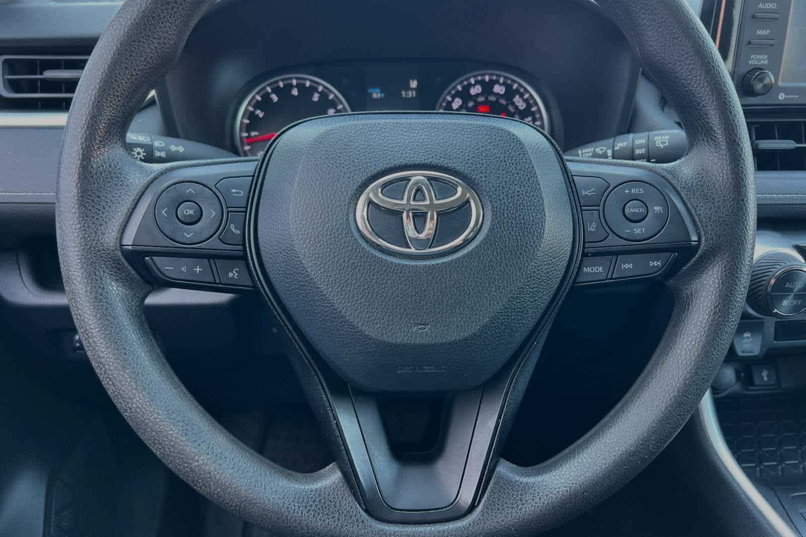 2022 Toyota RAV4 XLE 26