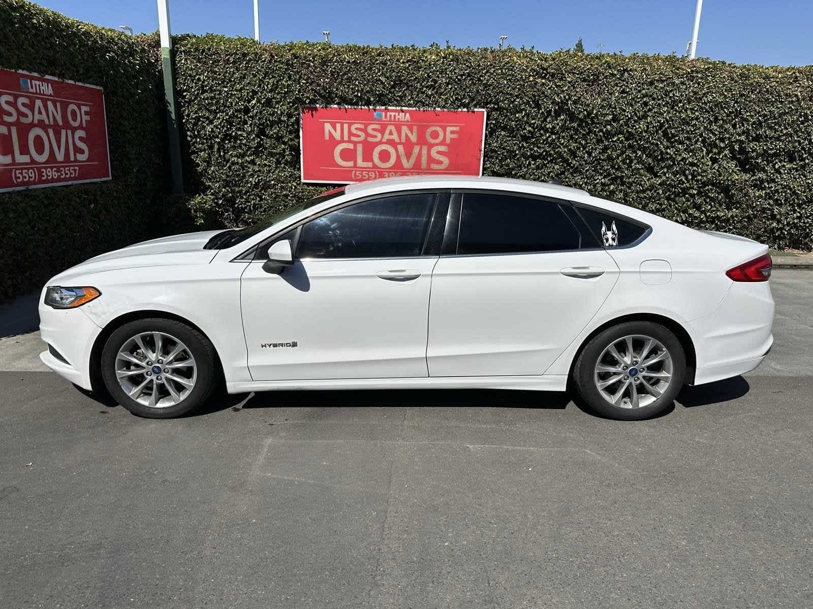 2017 Ford Fusion Hybrid SE 12