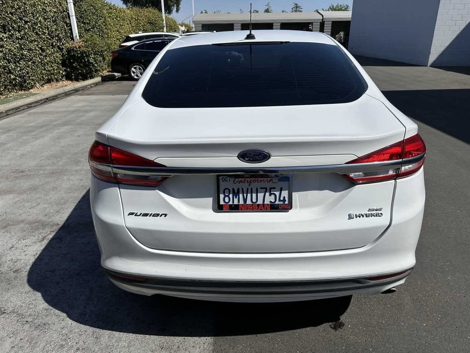 2017 Ford Fusion Hybrid SE 10