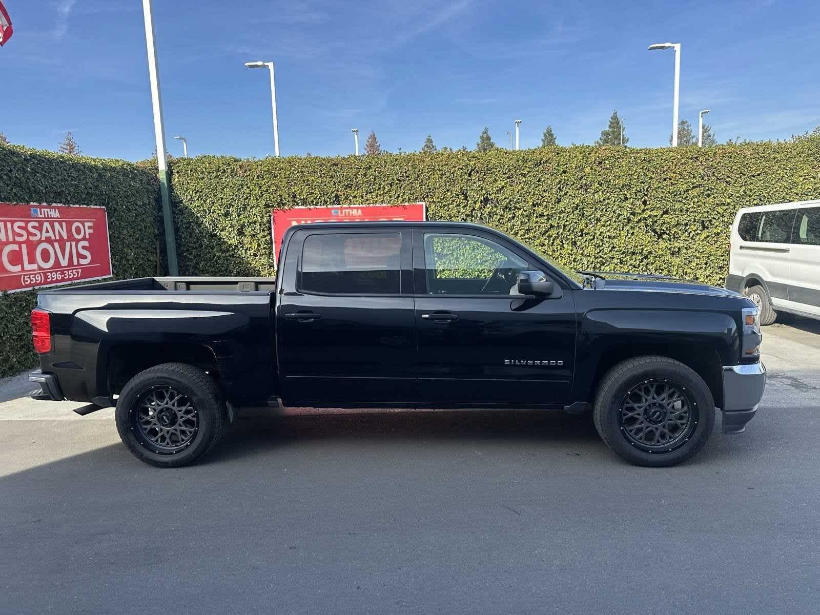 2017 Chevrolet Silverado 1500 LT 2WD Crew Cab 143.5 8