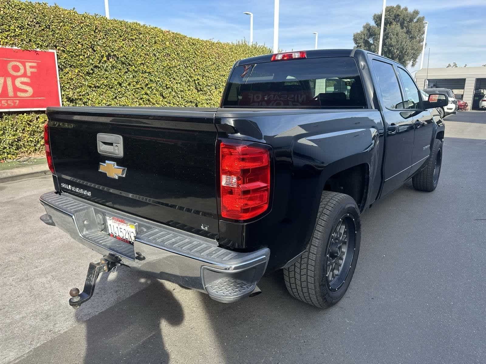 2017 Chevrolet Silverado 1500 LT 2WD Crew Cab 143.5 9