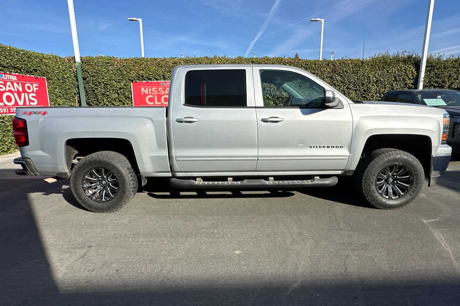 2015 Chevrolet Silverado 1500 LT 4WD Crew Cab 143.5 9