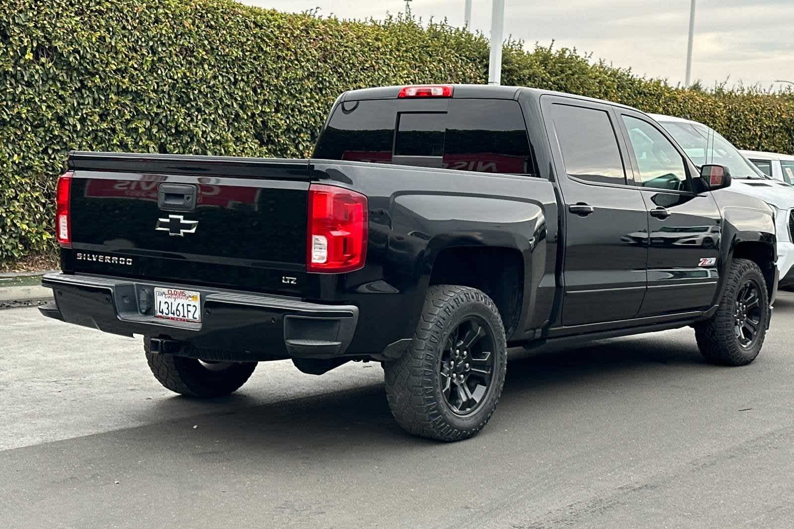 2017 Chevrolet Silverado 1500 LTZ 4WD Crew Cab 143.5 3