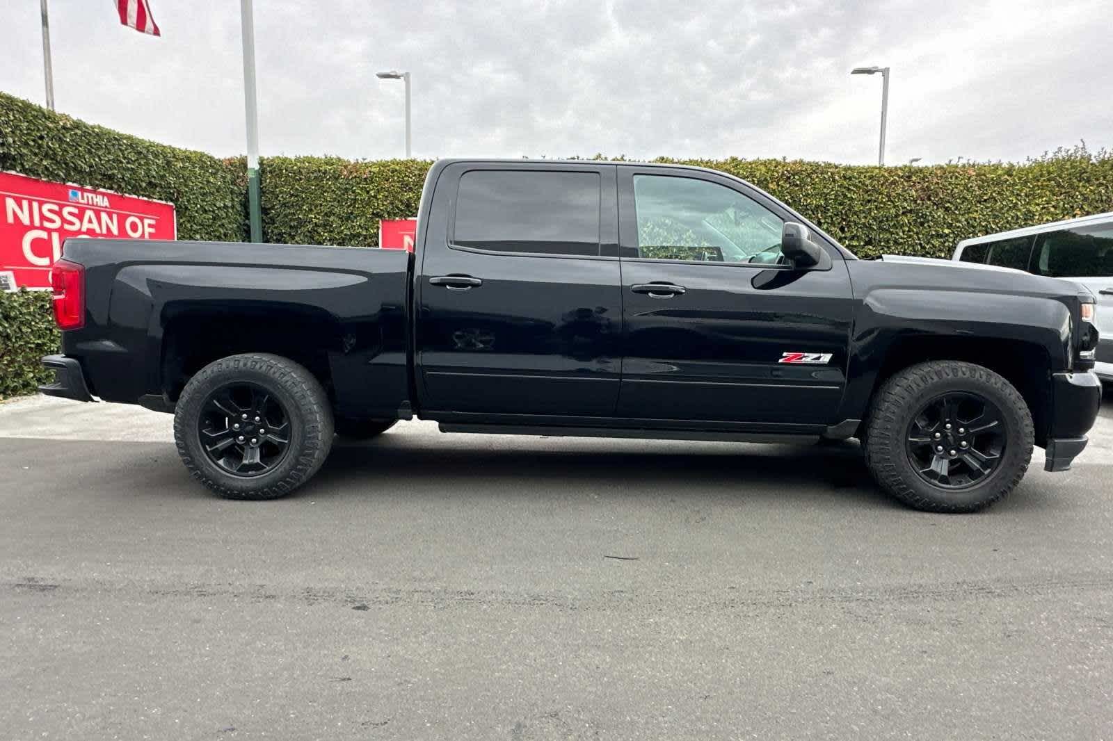 2017 Chevrolet Silverado 1500 LTZ 4WD Crew Cab 143.5 9