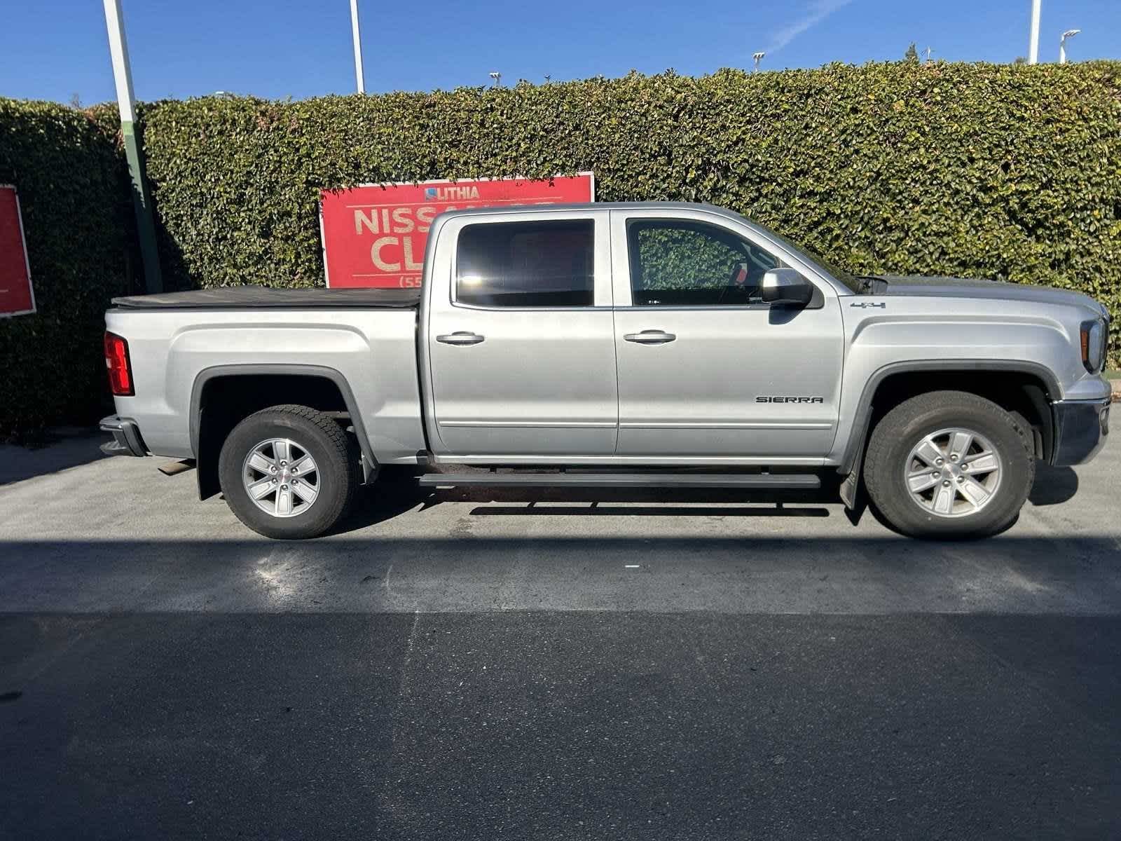 2017 GMC Sierra 1500 SLE 4WD Crew Cab 143.5 17