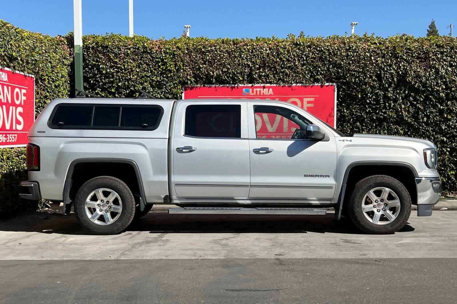 2017 GMC Sierra 1500 SLT 4WD Crew Cab 143.5 9