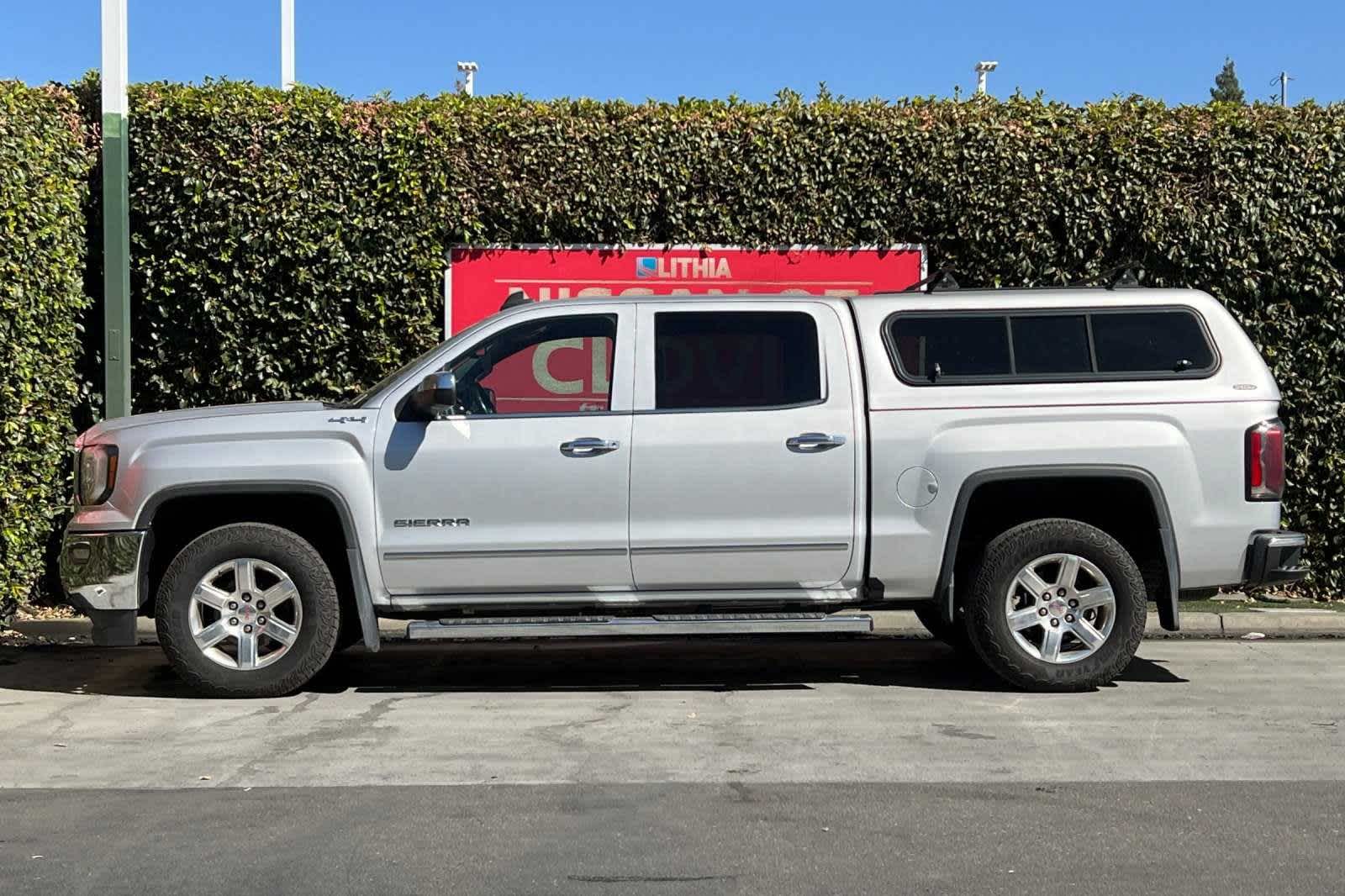 2017 GMC Sierra 1500 SLT 4WD Crew Cab 143.5 6