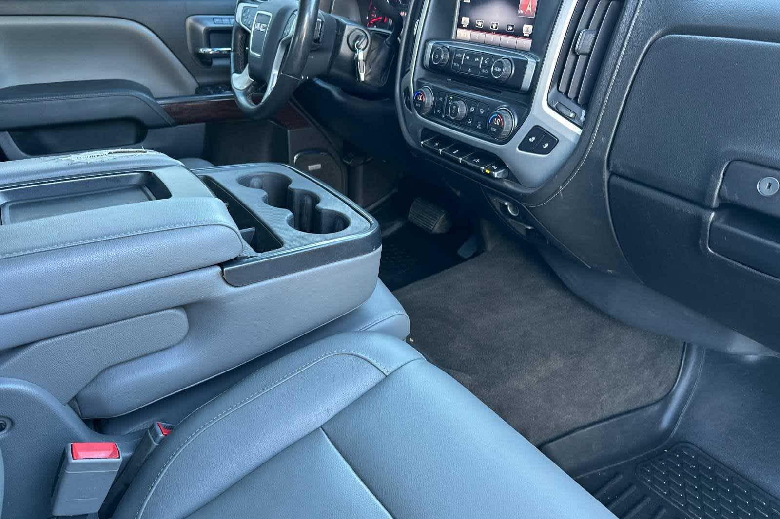 2015 GMC Sierra 1500 SLT 4WD Crew Cab 143.5 18