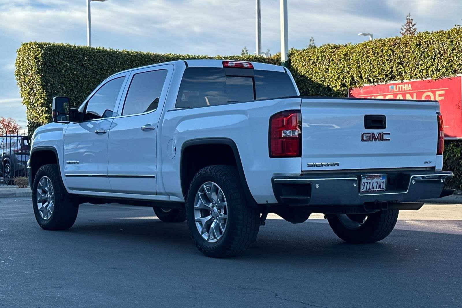 2015 GMC Sierra 1500 SLT 4WD Crew Cab 143.5 7