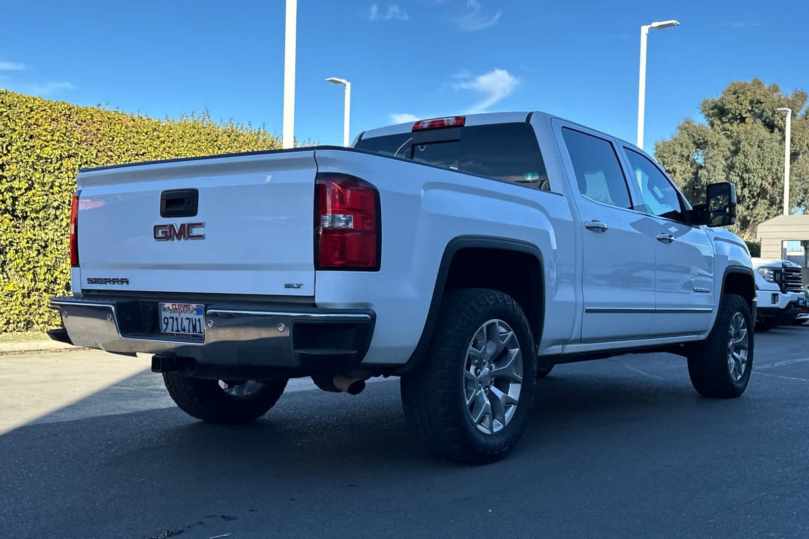 2015 GMC Sierra 1500 SLT 4WD Crew Cab 143.5 3