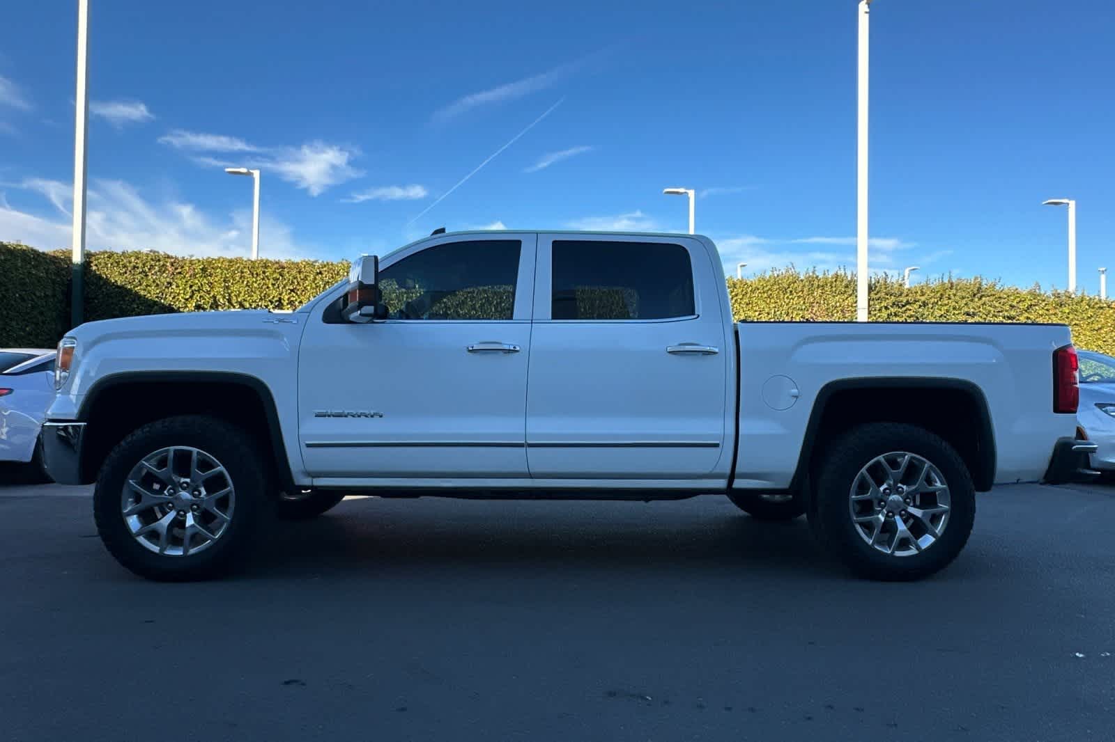 2015 GMC Sierra 1500 SLT 4WD Crew Cab 143.5 6