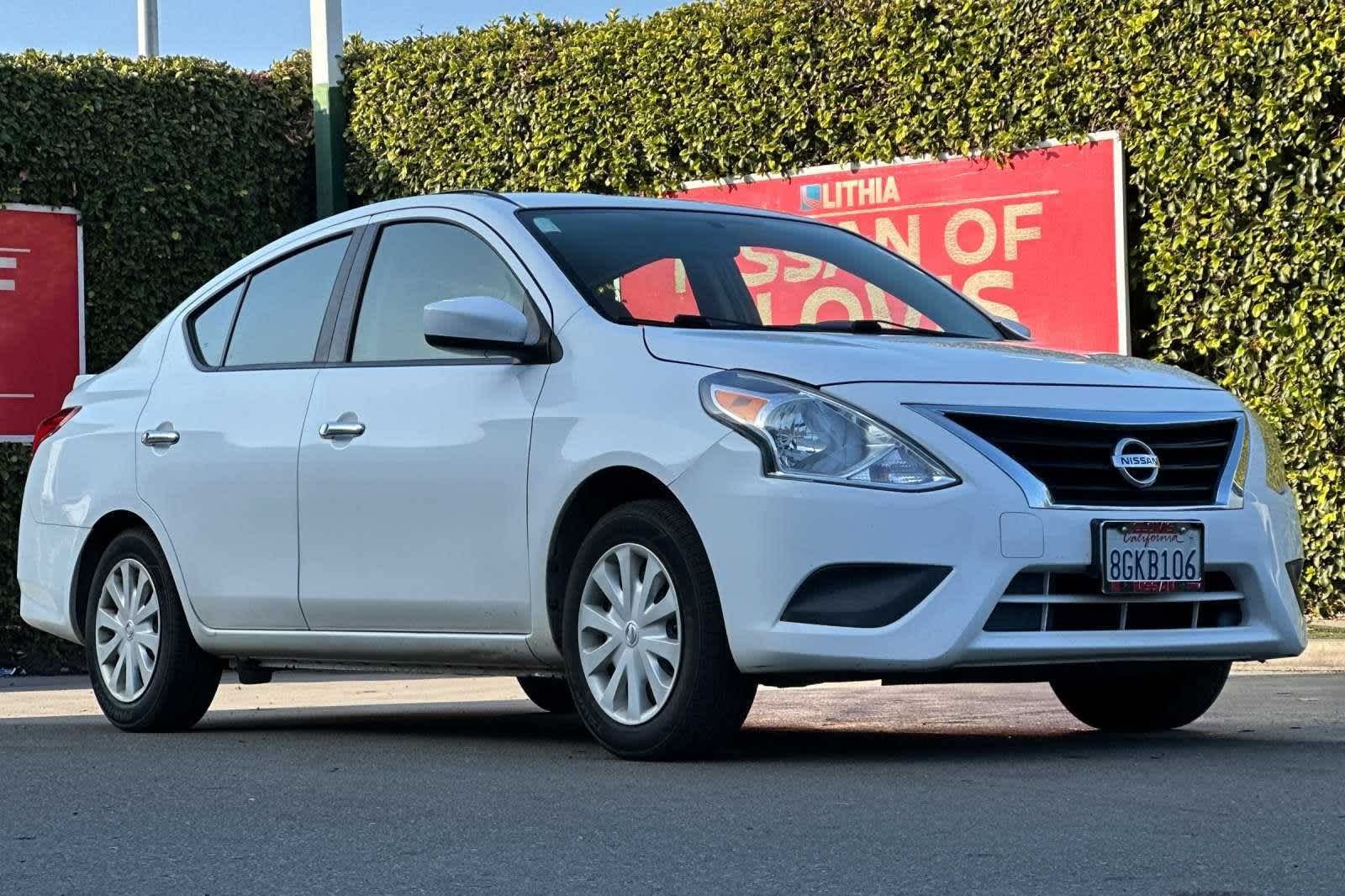 2019 Nissan Versa SV 10