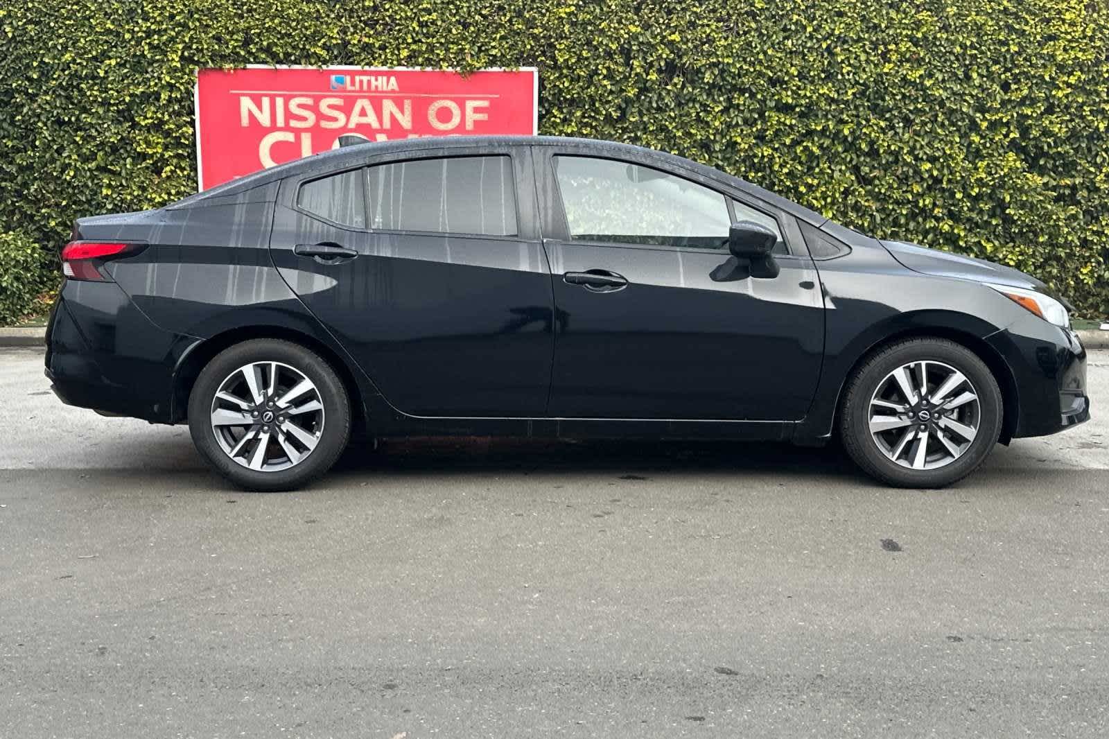 2023 Nissan Versa SV 9