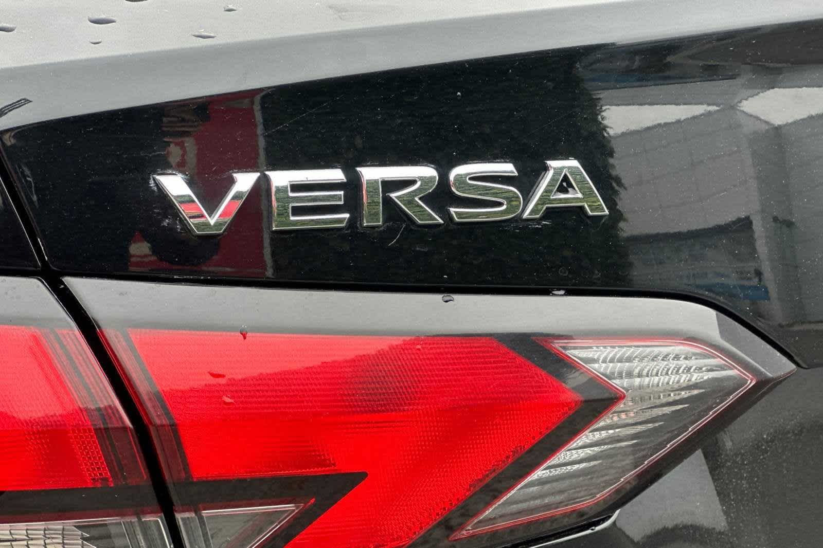 2021 Nissan Versa SV 13