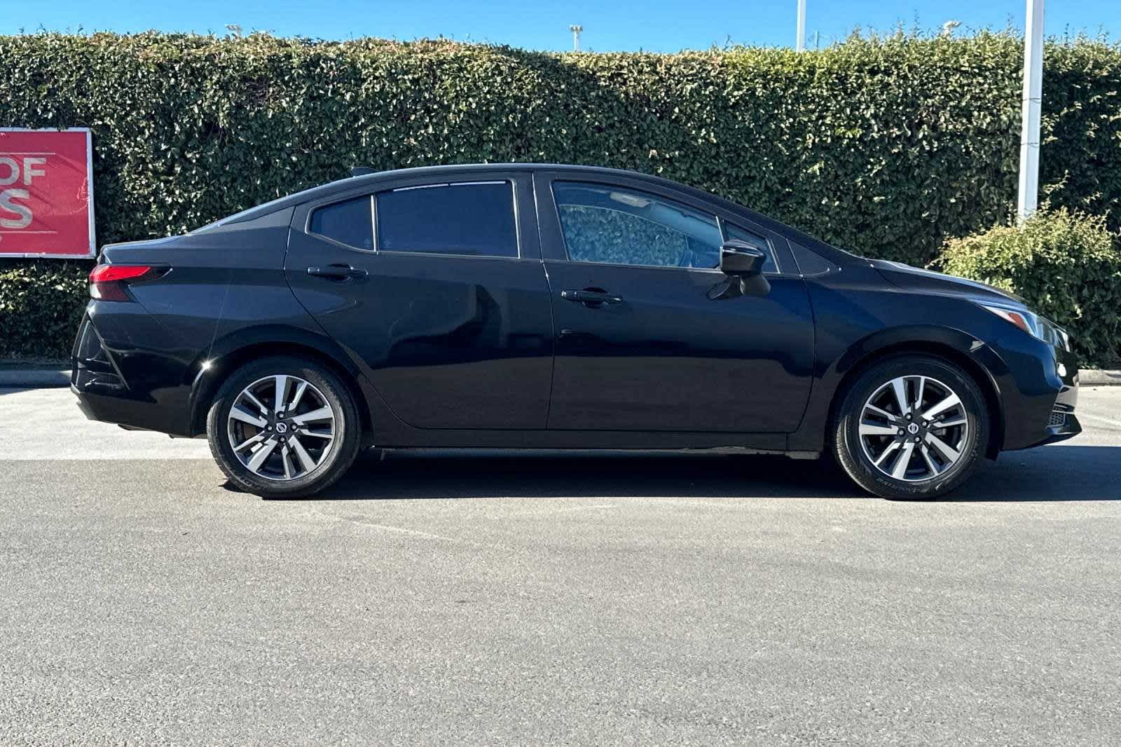 2021 Nissan Versa SV 9