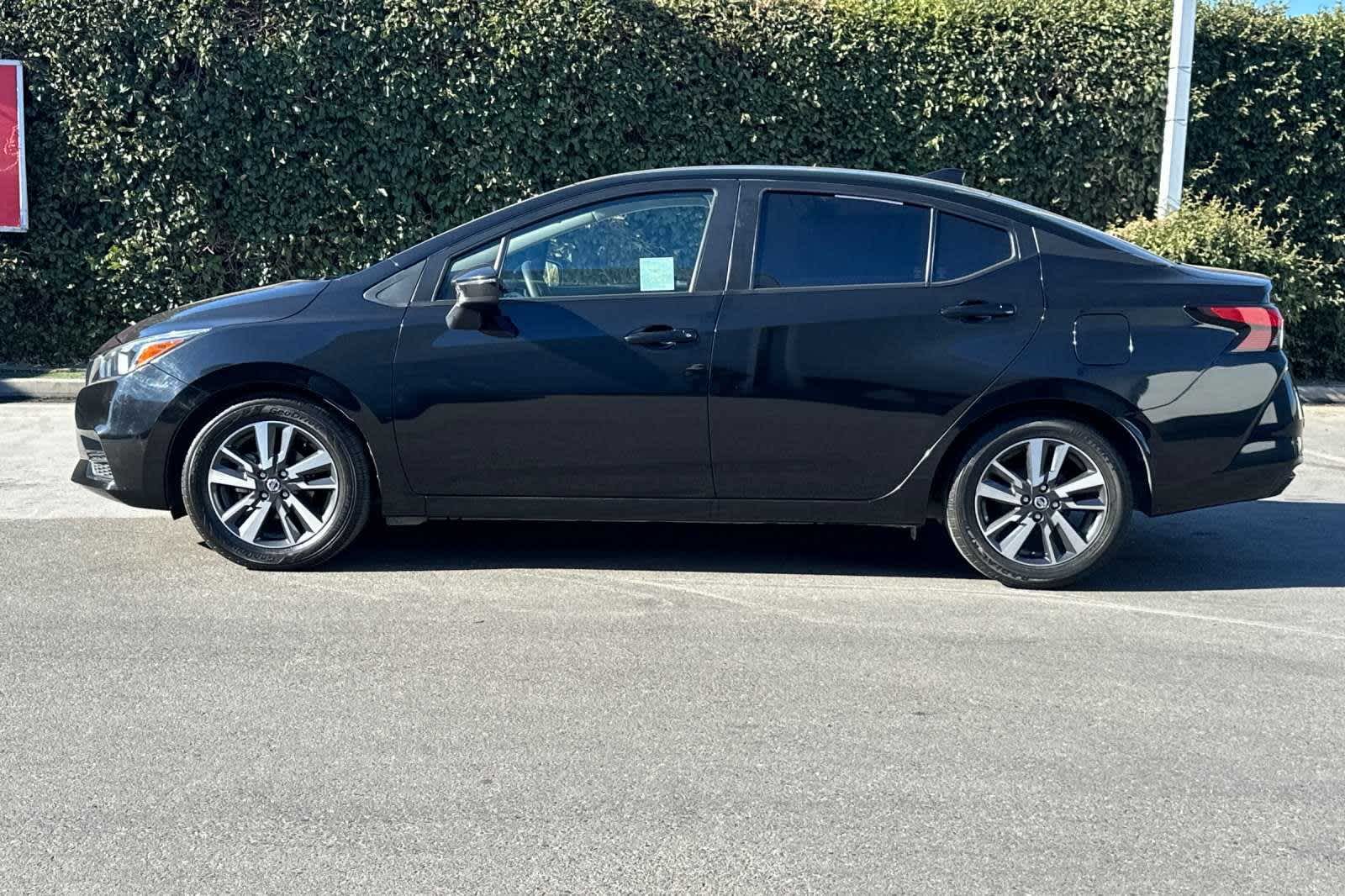 2021 Nissan Versa SV 6