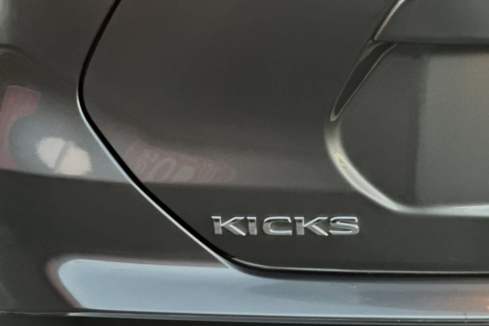 2022 Nissan Kicks S 13