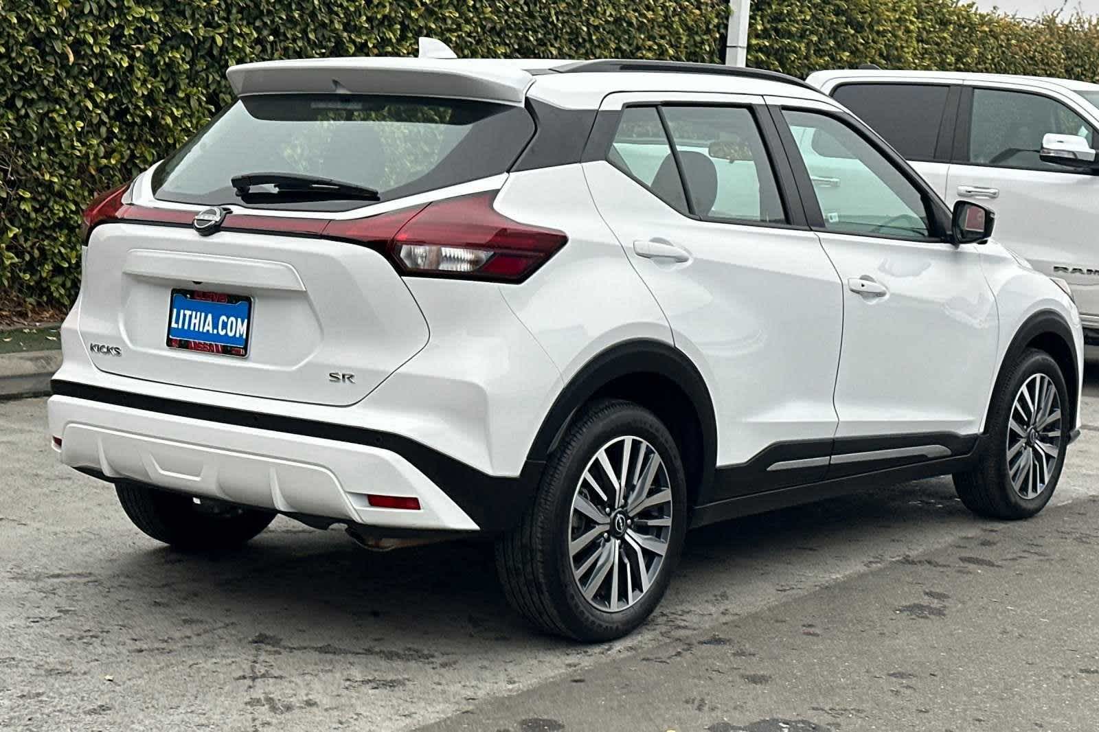 2024 Nissan Kicks SR 3